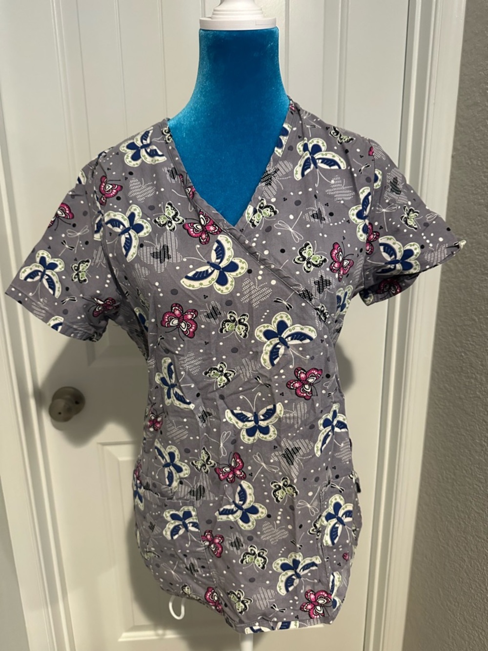 SB Scrubs Butterfly Print Scrub Top – Gray Multi-Color – Small/Medium